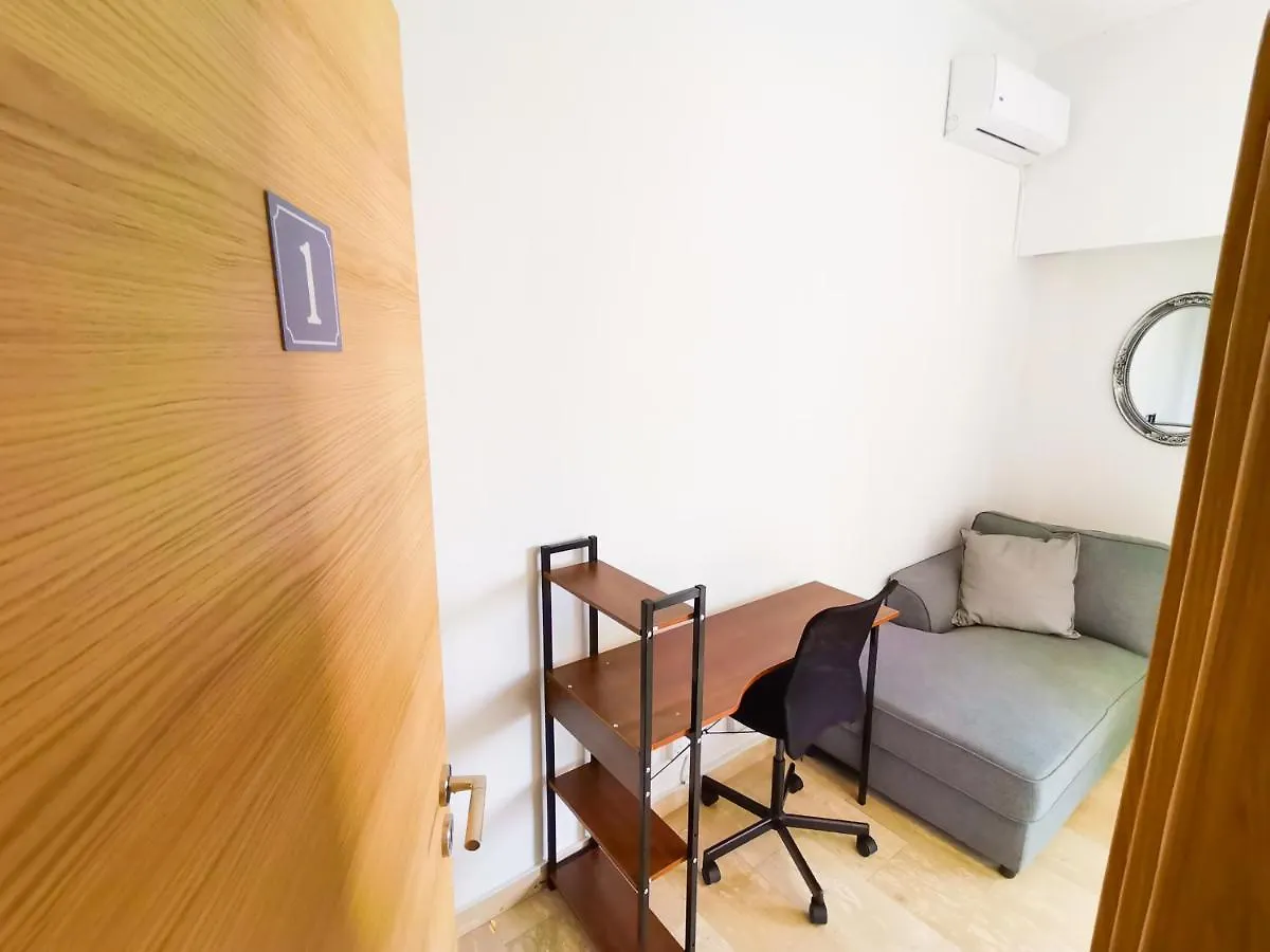 Quarto em Acomodações Particulares Central Square Nomadic Rooms Larnaca Chipre