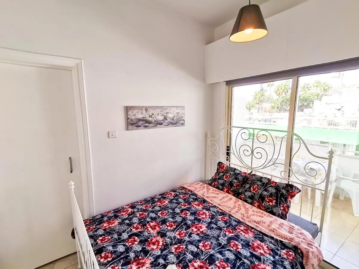 Central Square Nomadic Rooms Larnaka 0*,  Zypern