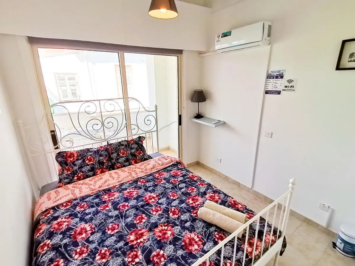 Central Square Nomadic Rooms Larnaka Privatunterkunft